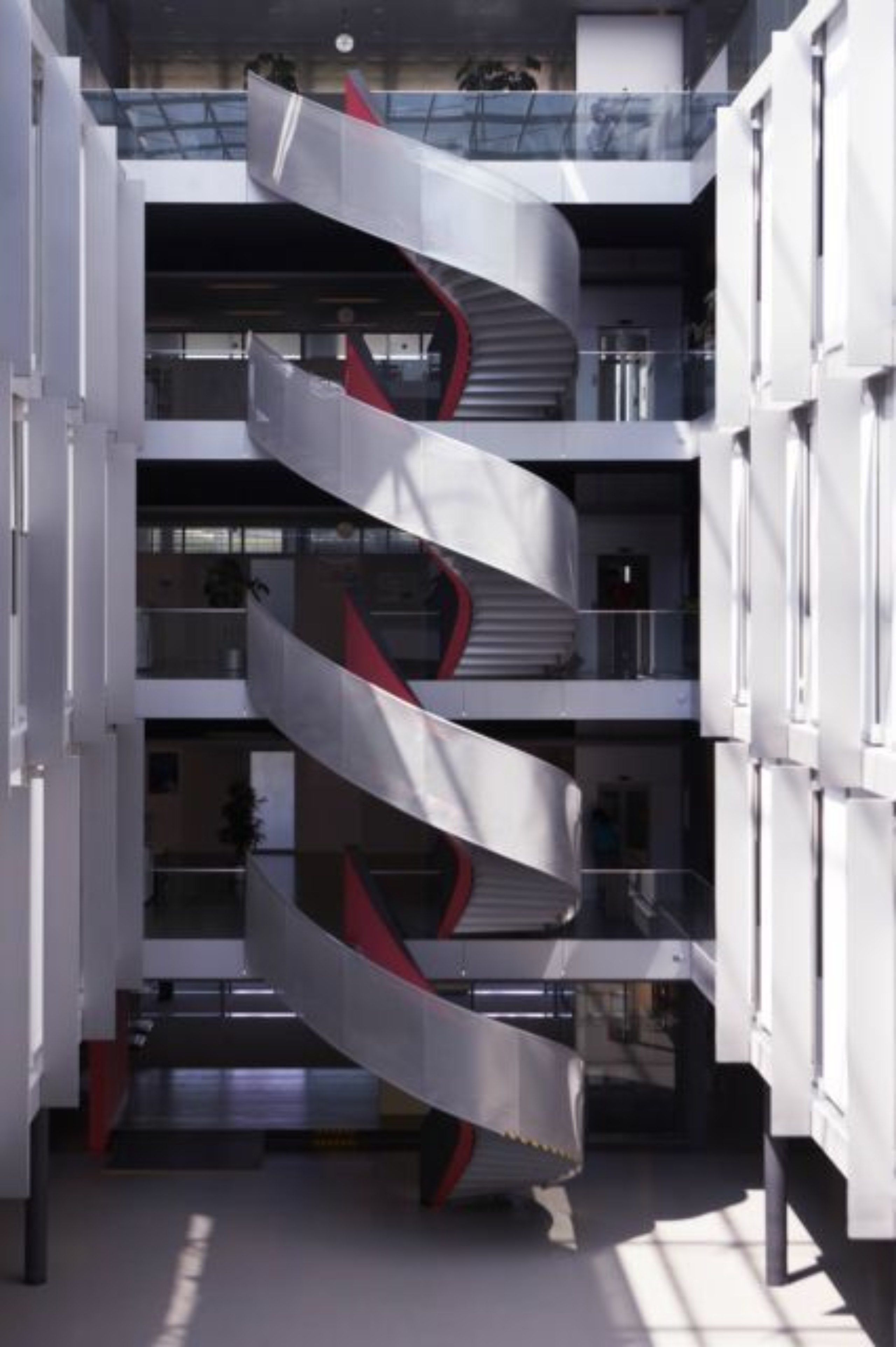 EPFL: Bâtiment des communications